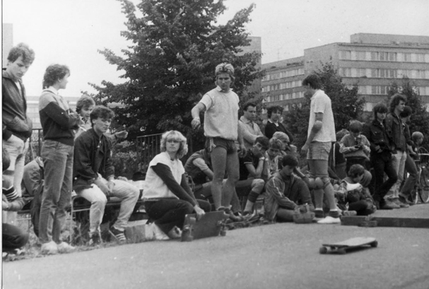 Skateboardová komunita se v ČSSR vyznačovala velkou soudržností. Zdroj: Renata Škrabalová